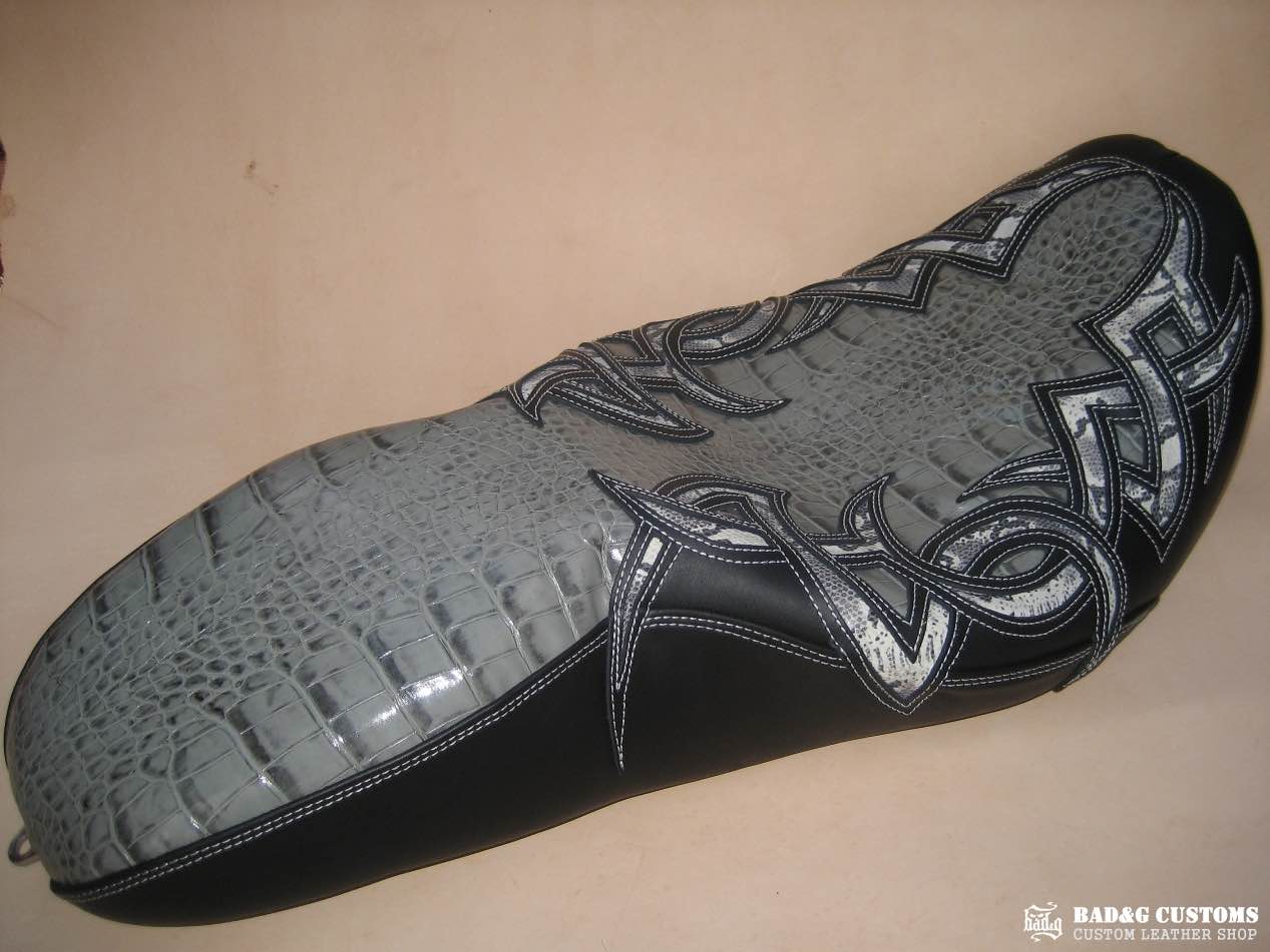 Harley-Davidson Road King Gray Custom Seat